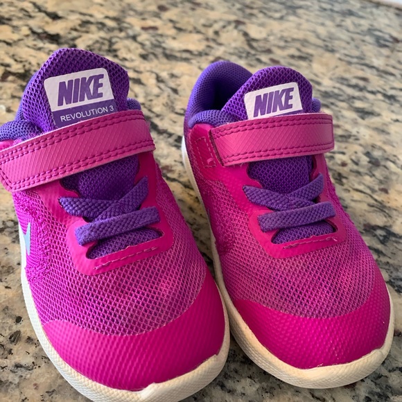 NIKE Revolution 3 ; Size 6C - Picture 2 of 7